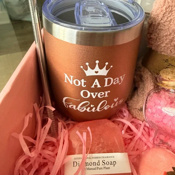 Fabulous 7 piece Gift Set with Pink rose - Picture 5 of 7